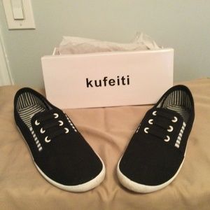 Women’s black white sneakers